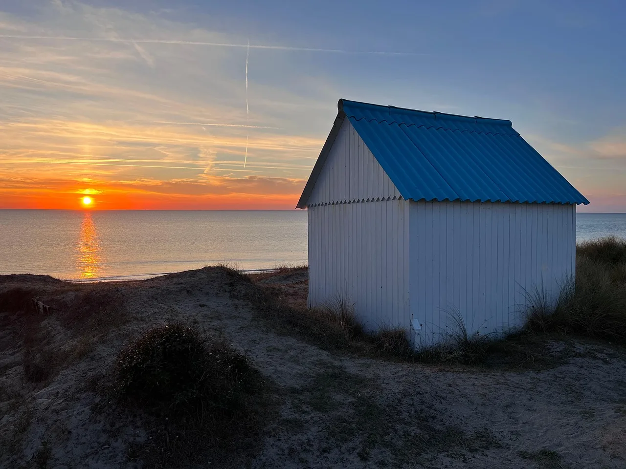 gouville sur mer, cabin, coast, sunset, beach cabin, small house, nature, colored roof, maisonette, rental, beach, seaside, reflection, sun, sunlight, dusk, shore. Short-term rental business markets worth entering for first-year owners