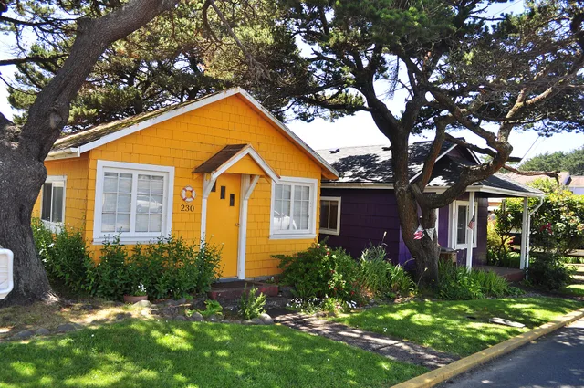 Cottages, Yachats, Oregon, U.S. These started out as short-term rental cottages, but I believe are now each privately owned. Short-term rental license requirements to meet before anything else