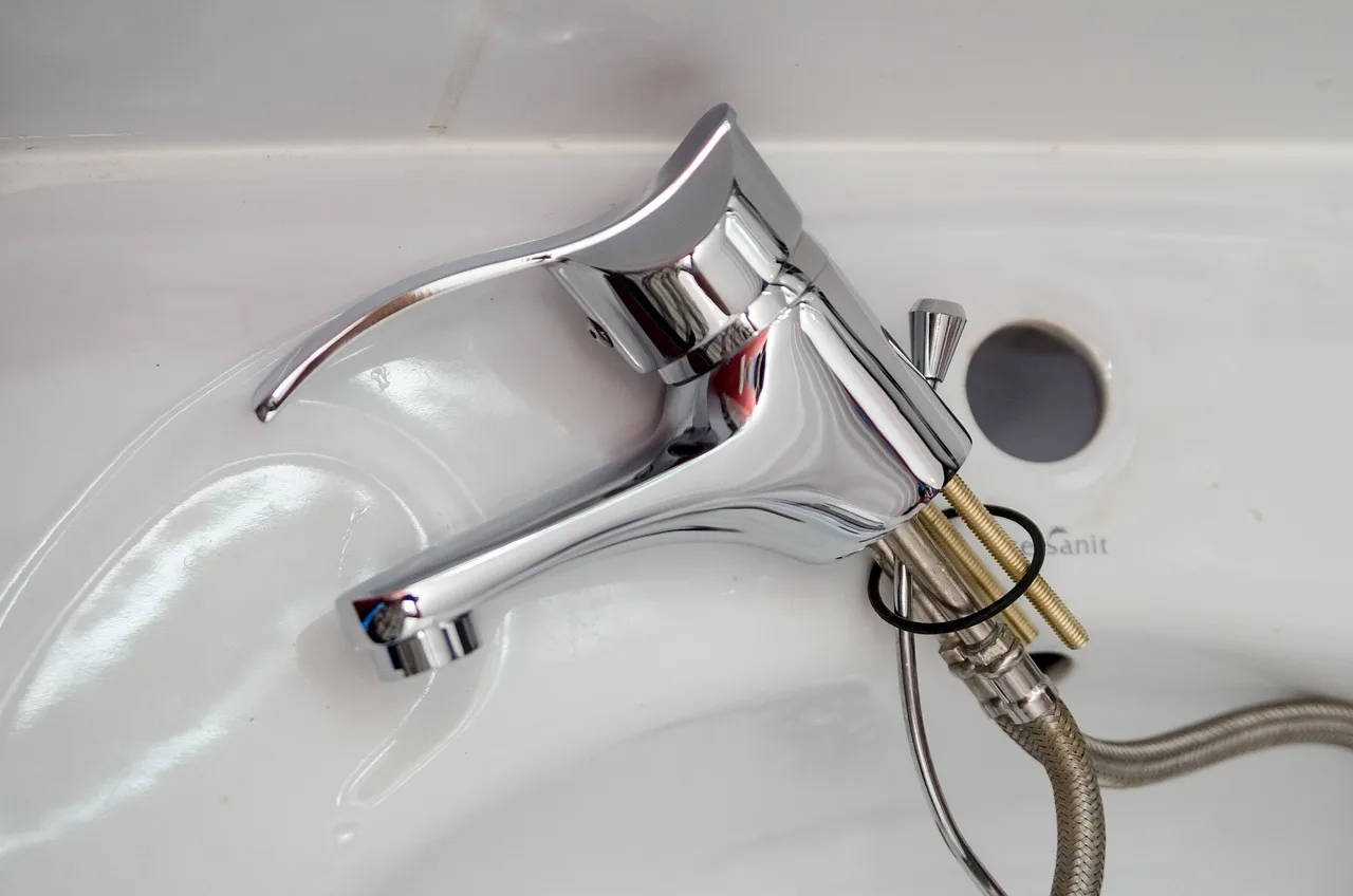 plumber, repair, tap, battery, hydraulics, water, bathroom, fittings, washing, tools, sink, washbasin, plumber, plumber, plumber, plumber, plumber. Vendors for short-term rental repairs deserve a real checklist