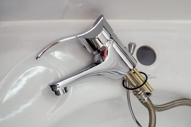 plumber, repair, tap, battery, hydraulics, water, bathroom, fittings, washing, tools, sink, washbasin, plumber, plumber, plumber, plumber, plumber. Vendors for short-term rental repairs deserve a real checklist
